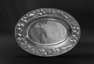 Oval embossed pewter centerpiece - Centerpiece handmade in Italy - Italian pewter centerpiece (Art.523)
