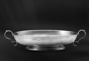 Footed oval pewter centerpiece with handles - Centerpiece handmade in Italy - Italian pewter centerpiece (Art.575)