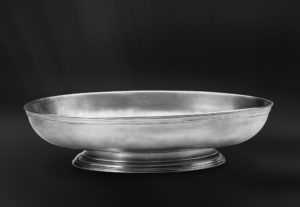 Footed oval pewter centerpiece - Centerpiece handmade in Italy - Italian pewter centerpiece (Art.574)