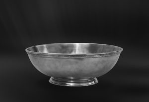 Footed oval pewter centerpiece - Centerpiece handmade in Italy - Italian pewter centerpiece (Art.639)