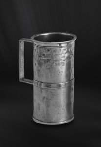 Pewter measuring cup with handle - Measuring beaker handmade in Italy - Italian pewter measuring beaker (Art.172)