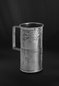 Pewter measuring cup with handle - Measuring beaker handmade in Italy - Italian pewter measuring beaker (Art.173)
