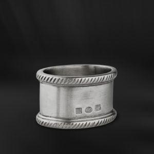Oval pewter napkin ring - Napkin ring handmade in Italy - Italian pewter napkin ring (Art.873)