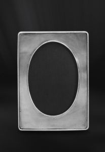Oval pewter photo frame - Photo frame handmade in Italy - Italian pewter picture frame (Art.486)