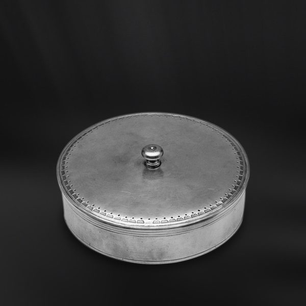 Round pewter box - Round box handmade in Italy - Italian pewter round box (Art.618)