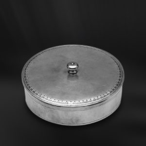 Round pewter box - Round box handmade in Italy - Italian pewter round box (Art.619)