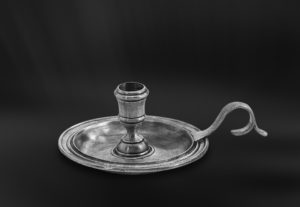 Pewter candle holder with handle - Candle holder handmade in Italy - Italian pewter candle holder (Art.279)