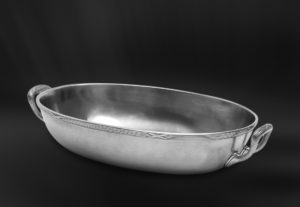 Oval pewter centerpiece with handles - Centerpiece handmade in Italy - Italian pewter centerpiece (Art.786)