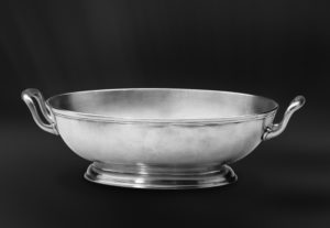 Footed oval pewter centerpiece with handles - Centerpiece handmade in Italy - Italian pewter centerpiece (Art.583)