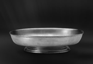 Footed oval pewter centerpiece - Centerpiece handmade in Italy - Italian pewter centerpiece (Art.566)