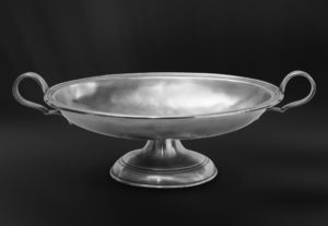 Small oval pewter dessert stand with handles - Dessert stand handmade in Italy - Italian pewter fruit stand (Art.633)