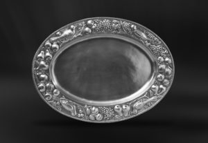 Oval embossed pewter tray - Tray handmade in Italy - Italian pewter tray (Art.524)