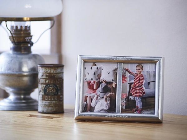 Pewter double picture frame (672)
