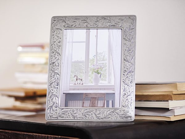 Rectangle pewter picture frame (750)