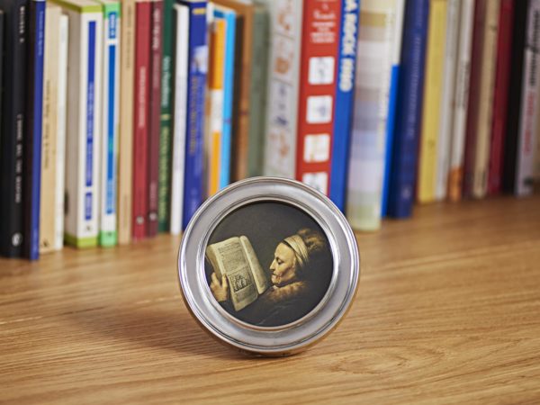 Round pewter picture frame (865)